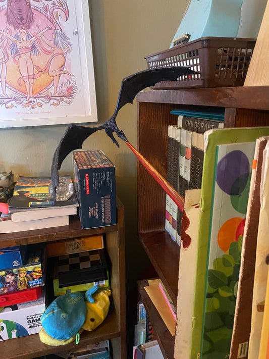 Dragon attack bookshelf divider