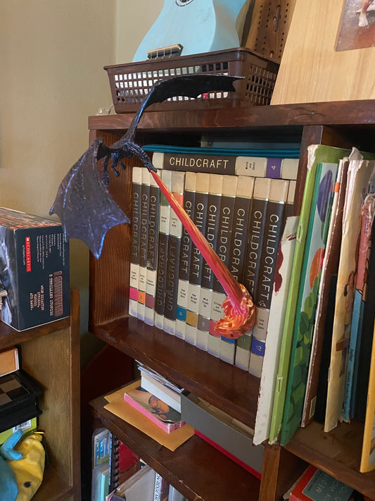 Dragon attack bookshelf divider